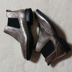 Hush Puppies Metallic Gunmetal Bailey Chelsea Wingtip Booties Size 6
